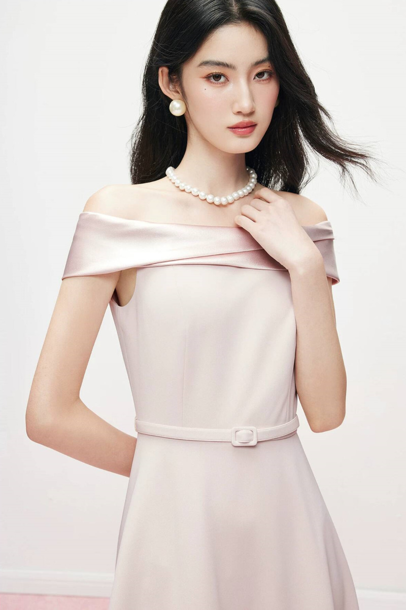 Women Pink Satin Off Shoulder  - Party Games Offline ulasan dan harga